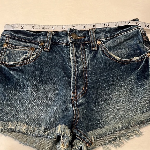 Free People Denim Cut Off Shorts Size 24 Frayed Hem - Picture 3 of 16